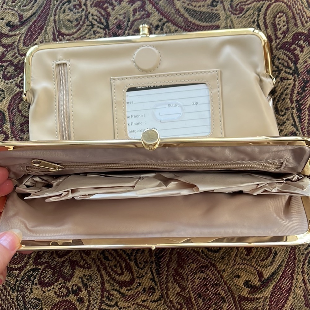 Light gold clutch that is actually functional, lots of space, new - Picture 3 of 6